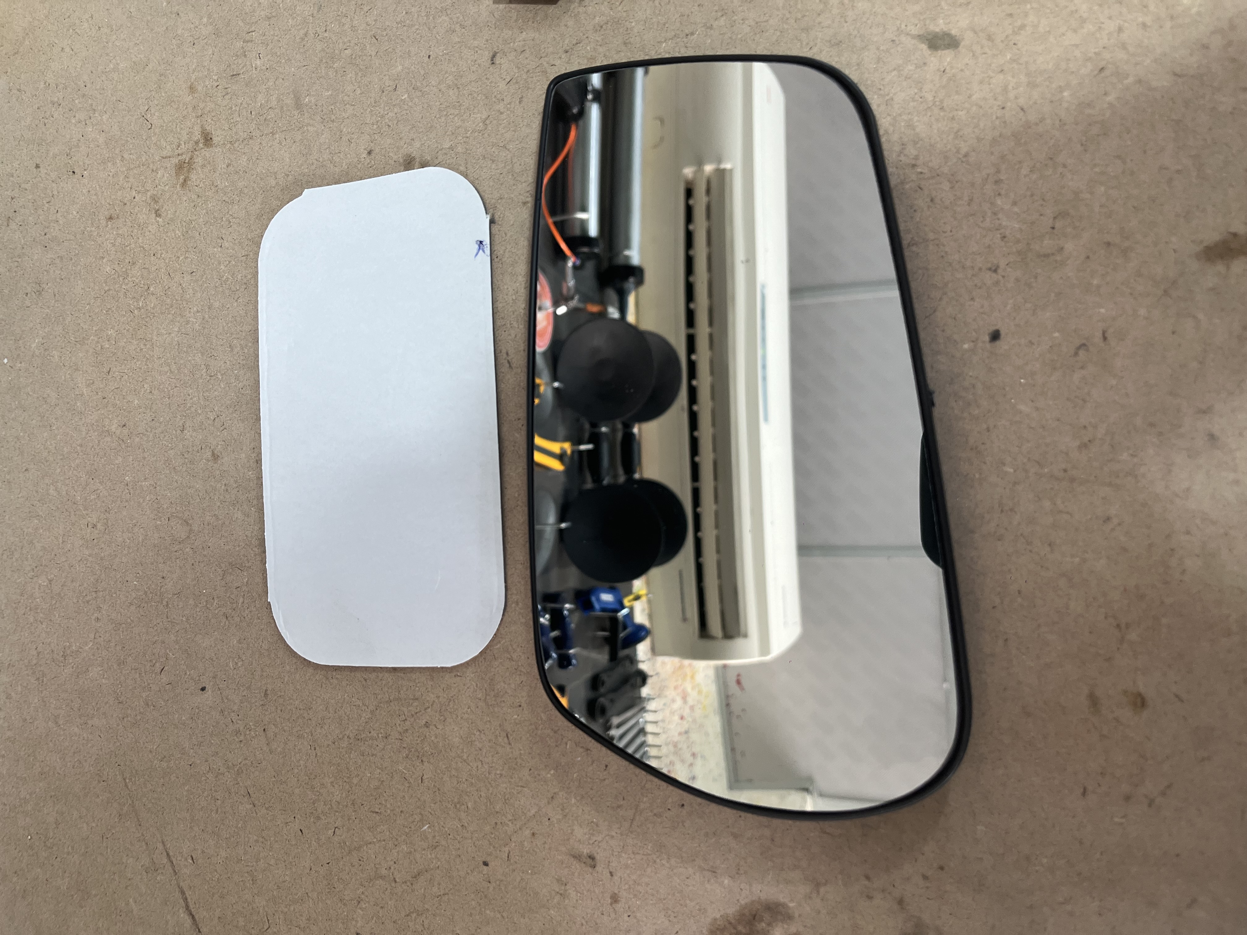 شیشه اینه سمت راست پارس