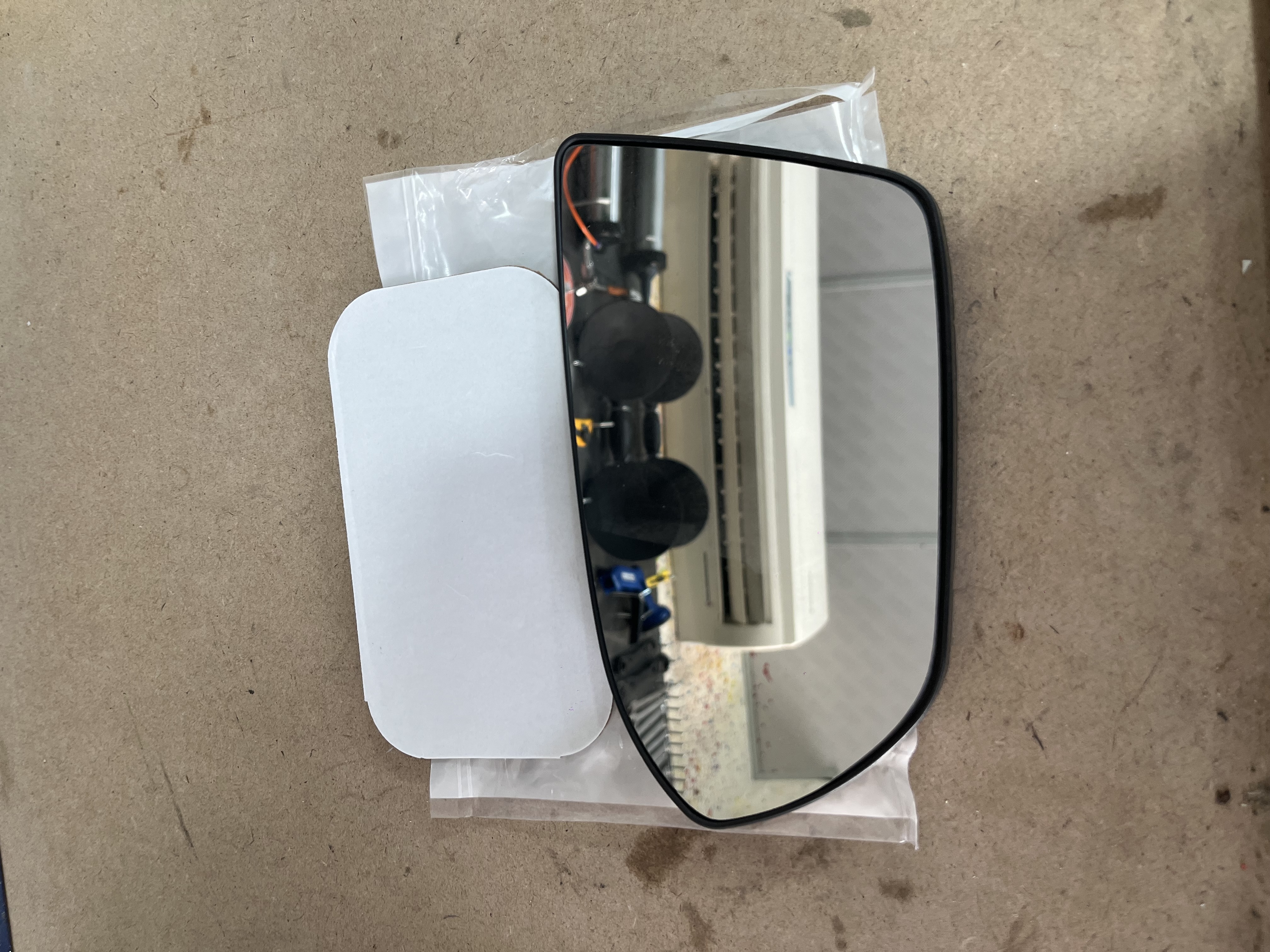 شیشه اینه سمت چپ رانا پلاس