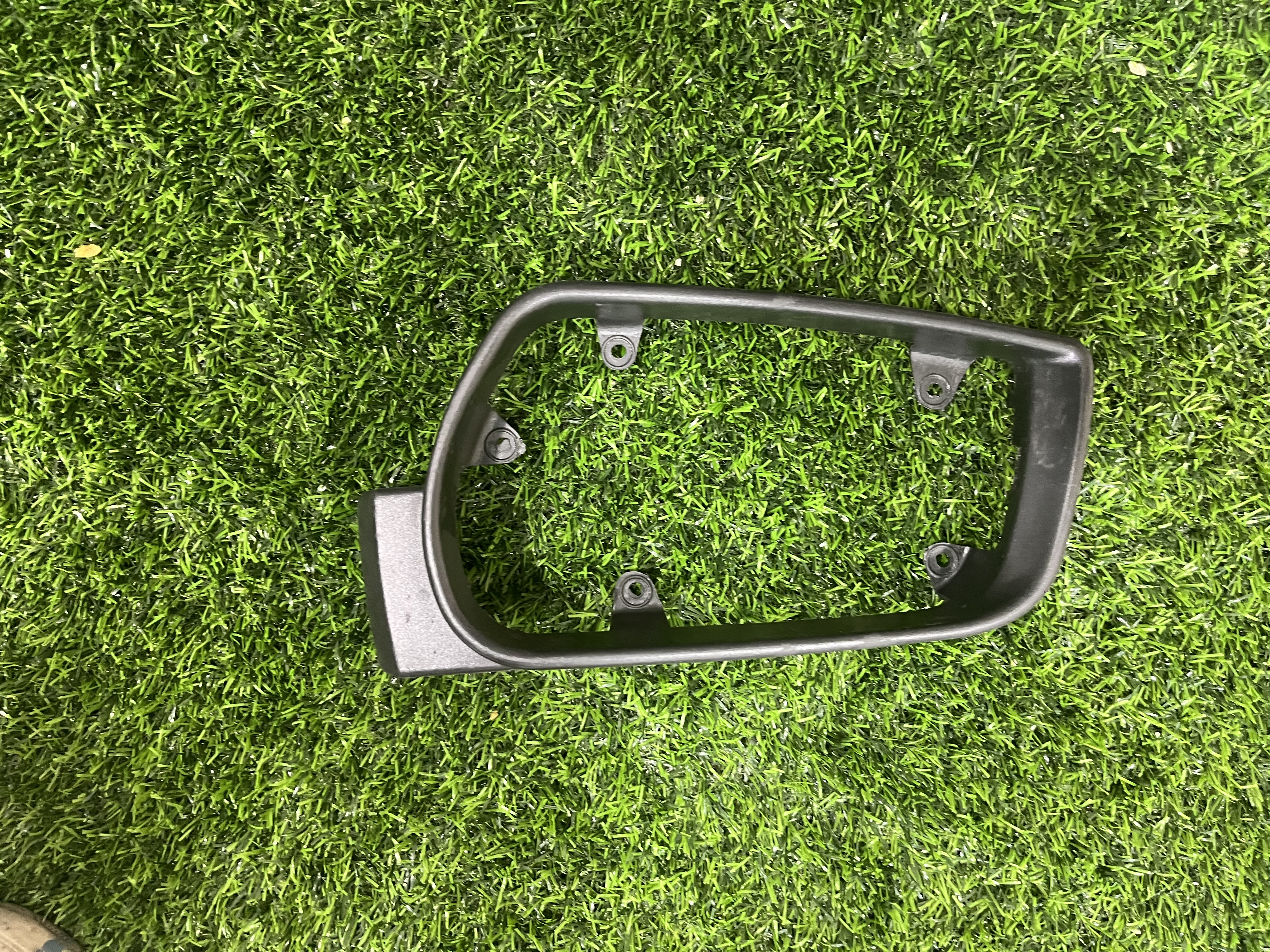 زه دور قاب اینه پارس و خرگوشی راست